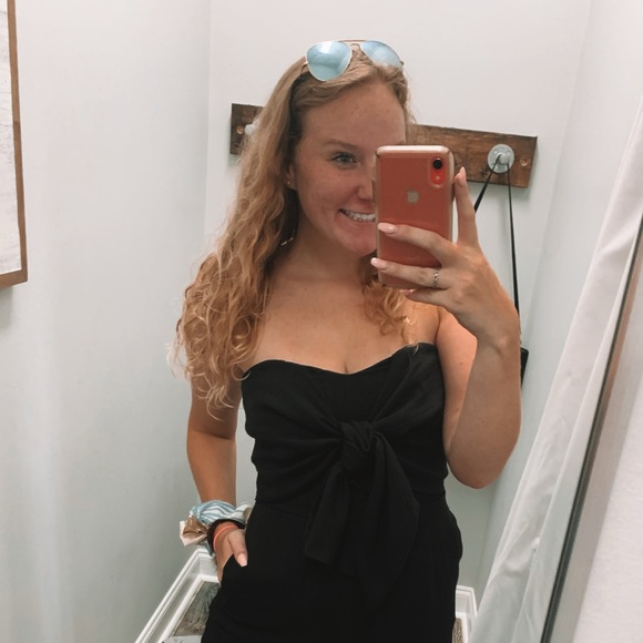 meet your posher, Amy🌻💛 - Picture 1 of 5